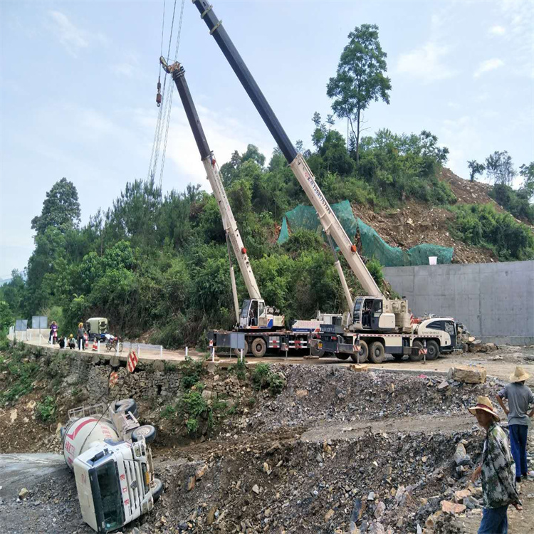 缙云县汽车掉沟里叫吊车救援要多少钱